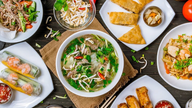 Почему иностранные туристы все больше увлекаются вкусами вьетнамской кухни?