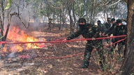 Quang Tri: Mobiliserer alle ressurser for å slukke en større skogbrann i den beskyttede skogen i Nam Cua Viet.