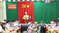 Mme Ho Thi Hoang Yen, secrétaire adjointe permanente du Comité provincial du Parti, a inspecté la mise en œuvre et la diffusion de la résolution au Comité du Parti du quartier de Binh Minh.