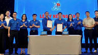Związki Młodzieży Prowincji Ninh Binh i Ca Mau podpisały braterską umowę zawierającą wiele istotnych postanowień.