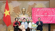 Die stellvertretende Vorsitzende der Nationalversammlung, Nguyen Thi Hong, nimmt an der Konferenz des Wirtschafts- und Finanzausschusses des Parteikomitees teil.