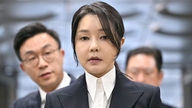 Före detta sydkoreansk första dam dömd till fängelse för att ha tagit emot överdådiga gåvor.