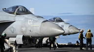 США неожиданно возобновили авиаудары по Ирану после предварительного мирного соглашения.