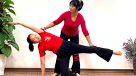 Terapi Yoga oleh Pham Hang: 'Saat lelah, istirahatlah; saat berat, berhentilah; saat sakit, hentikan' – prinsip praktik yang aman bagi penderita nyeri punggung, leher, dan bahu.