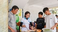 Giornata di aggregazione familiare nel quartiere di Quang Phu.