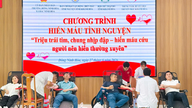 Přes 300 obyvatel městské části Dong Ninh Hoa se zúčastnilo dobrovolného darování krve.