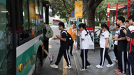 Jumlah penumpang bus di Tiongkok mengalami penurunan akibat persaingan yang ketat.