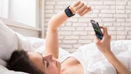 هل يمكن أن تكون أجهزة تتبع النوم هي السبب وراء... الأرق؟