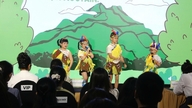 Jangan biarkan teknologi menggantikan peran orang tua dalam mengajari anak-anak mereka bahasa Inggris.