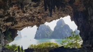 Explorer 10 autres grottes dans les baies d'Ha Long et de Bai Tu Long à des fins de conservation et de développement touristique.