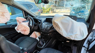 Quale principio fisico permette agli airbag di gonfiarsi incredibilmente in fretta in caso di incidente?