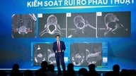 Компания Vinmec учредила фонд в размере 280 миллиардов донгов для поддержки роботизированных хирургических операций.