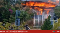 Kebakaran besar menghancurkan sebuah rumah di provinsi Lam Dong.