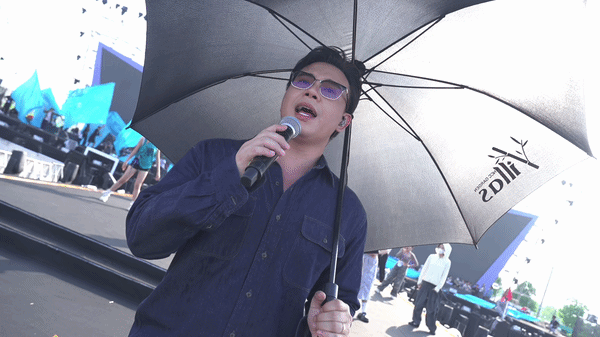 Dong Hung sedang meriahkan konsert Belia.