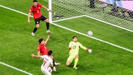 دونگ ون هیِن، داور سابق فیفا: «VAR در مردود اعلام کردن گل ایران درست عمل کرد»