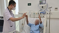 Pouco tempo após a inauguração, a filial do Hospital Bach Mai em Ninh Binh vem prestando atendimento emergencial oportuno aos pacientes.
