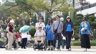젊은 세대는 가족과의 유대감이 점점 약해지고 있는 걸까요?