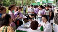 Sute de oameni au primit sfaturi despre sănătate la cea de-a 7-a ediție a Zilei Nutriției Comunitare din Vietnam.