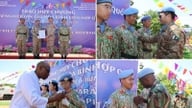 Vietnamesiske militærlæger modtager FN's fredsbevarende medalje.