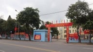 Di sebuah komun di Hanoi, lebih 2,100 isi rumah telah dirampas tanah mereka untuk memberi laluan kepada 11 projek utama.