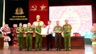 Persatuan Bekas Pegawai Keselamatan Awam Wad Nam Dinh ditubuhkan dengan menggabungkan 8 cawangan bekas pegawai keselamatan awam dari pelbagai wad.