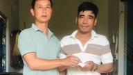 Após encontrarem 7 taéis de ouro, um casal recorreu à internet para localizar o dono e devolvê-los.