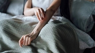 रात में तेज खुजली होना किडनी फेलियर का संकेत हो सकता है।