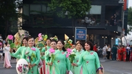 Quasi 300.000 visitatori hanno partecipato al Festival del Loto di Hanoi del 2026.