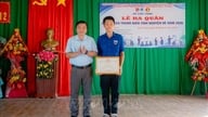 Biểu dương nam sinh dũng cảm cứu người bị đuối nước trên biển