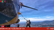 Discover the parachute jumping skills of special forces.