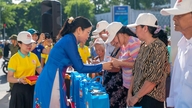 50 anos da cidade de Ho Chi Minh: disseminando atos de bondade e projetos ecológicos.