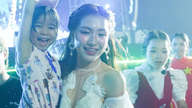 Hoa Minzy wins over 20,000 audience members at her "Youth" concert.