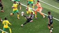 Partita di calcio in diretta Sudafrica 0-1 Canada: gol spettacolare all'ultimo minuto (intervallo)