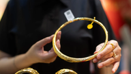 Con el fortalecimiento del dólar estadounidense, el oro y la plata se enfrentarán a presiones a la baja esta semana.
