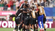 Um gol "de ouro" nos acréscimos garante a classificação do Canadá para as oitavas de final.