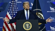 De VS en Iran wisselen vergeldingsaanvallen uit, president Trump dreigt de andere partij uit te roeien, Teheran annuleert technische gesprekken met Washington.
