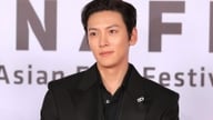 Berita dunia hiburan 24 jam: Peminat mengerumuni Ji Chang Wook di Da Nang, pelakon termuda dalam barisan pelakon Táo Quân berkahwin.