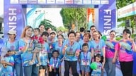 Över 2 000 medlemmar från tre generationers familjer, tillsammans med Truong Giang, Luong The Thanh och Le Phuong, skapade en livfull "familjedag" i Long Chau.