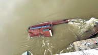 Două nave de marfă s-au scufundat pe râul Lo; cinci oameni au scăpat în mod miraculos.