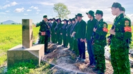 Os guardas de fronteira na província de An Giang realizaram simultaneamente patrulhas e campanhas de conscientização sobre a proteção das fronteiras.