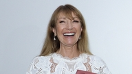 L'actrice Jane Seymour, âgée de 75 ans, paraissait jeune et belle lors de ses échanges émouvants avec ses fans vietnamiens.