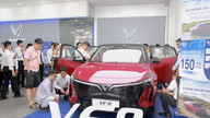 רכב השטח החשמלי VinFast VF 8 מהדור החדש כובש את ליבם של משפחות שאוהבות לטייל.