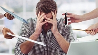 Pensi di essere solo stressato? Questi 3 segnali potrebbero essere avvertimenti che la tua salute mentale è in difficoltà.