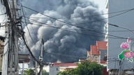 Un incendiu major izbucnește la o fabrică de filtre de apă de 1.000 m² din Hung Yen.
