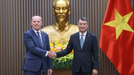 Perdana Menteri Le Minh Hung mendorong universitas-universitas Kanada untuk membuka cabang di Vietnam.