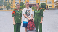 Seorang turis wanita dari Kazakhstan mengirimkan surat terima kasih kepada Kepolisian Distrik Nam Dong Ha.