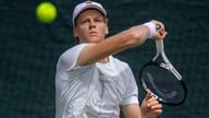 Sinner, Swiatek și Djokovic se confruntă cu provocări majore la Wimbledon 2026.