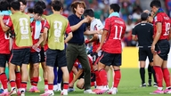 空港で100人の警察官が韓国人コーチを警護。韓国サッカー協会（KFA）は正式に調査対象に。