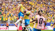 Brazília hátrányból támadva, a 90+5. percben szerzett góllal legyőzte Japánt.