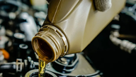 Goedkope versus dure motorolie: is het beter om minder of meer uit te geven?